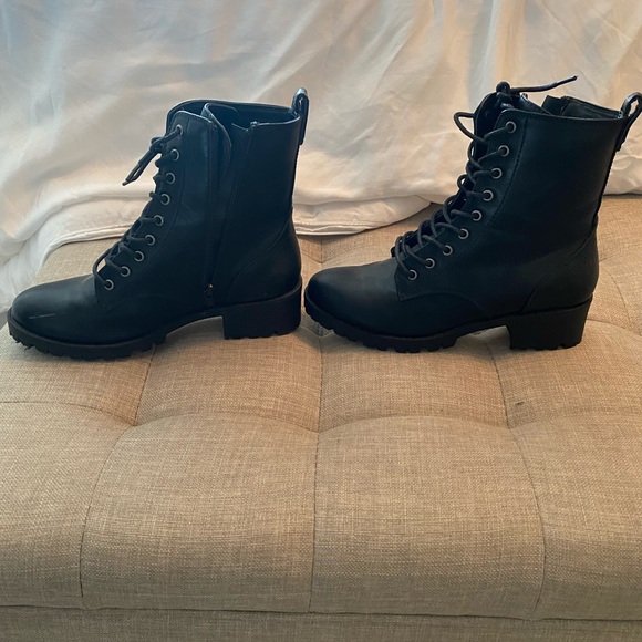 Barely worn black “combat style” boot - Picture 3 of 5